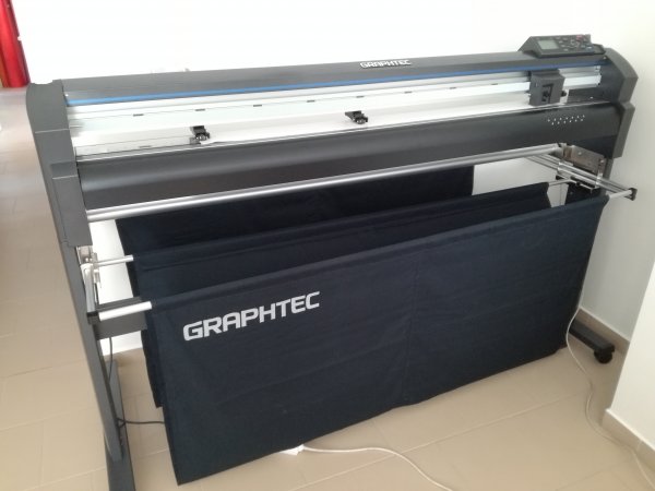 137 cm széles vágóplotter